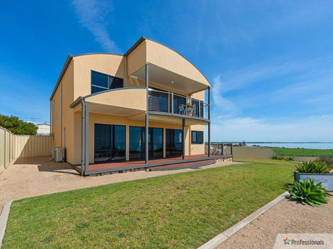 Sunset Cove Beach House - Southport Accommodation 0