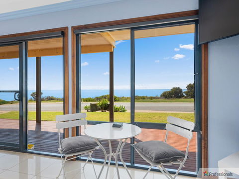 Sunset Cove Beach House - Southport Accommodation 3