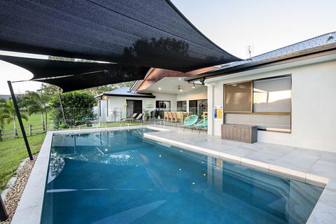 Sunset Penthouse Couples Retreat, Close To Airlie Beach, Champagne On Arrival - Southport Accommodation 1