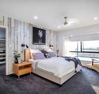 Sunset Penthouse Couples Retreat close to Airlie Beach Champagne on arrival - Southport Accommodation