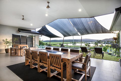 Sunset Retreat Airlie Beach Rural Getaway - Southport Accommodation 3