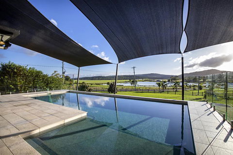 Sunset Retreat Airlie Beach Rural Getaway - Southport Accommodation 2
