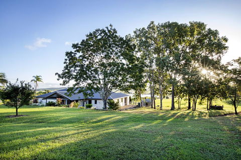 Sunset Retreat Airlie Beach Rural Getaway - Southport Accommodation 1