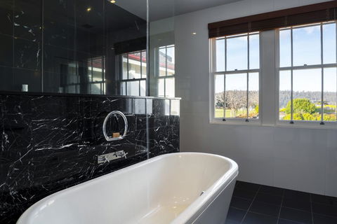 Tarraleah Lodge - Southport Accommodation 1