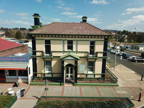The Bank Guesthouse Glen Innes - Southport Accommodation 0