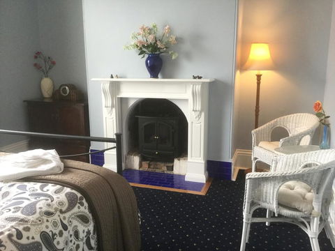 The Bank Guesthouse Glen Innes - Southport Accommodation 2