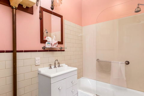Cambridge House Bed & Breakfast - Southport Accommodation 6