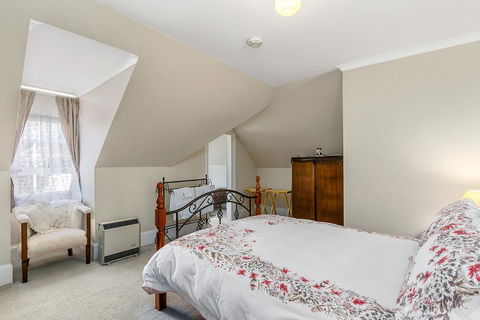 Cambridge House Bed & Breakfast - Southport Accommodation 7