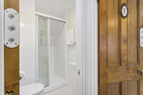 Cambridge House Bed & Breakfast - Southport Accommodation 8