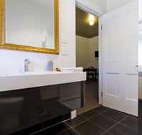 Deloraine Hotel - Southport Accommodation