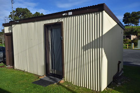 Lettes Hideaway - Southport Accommodation 3