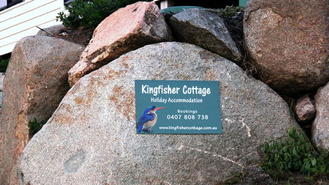 KINGFISHER COTTAGE Beachfront At The Binalong Bay - Southport Accommodation 15