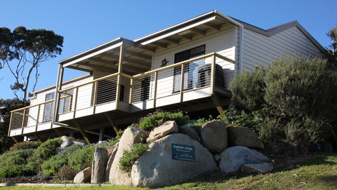 KINGFISHER COTTAGE Beachfront At The Binalong Bay - Southport Accommodation 0