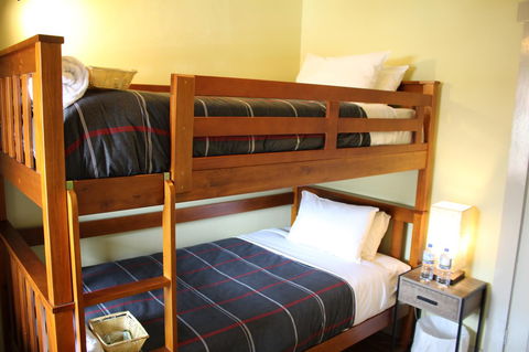 The Tasmanian Inn - Southport Accommodation 24