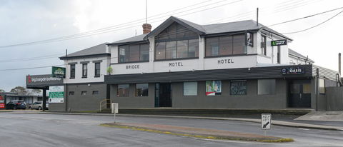 Bridge Hotel - Southport Accommodation 0