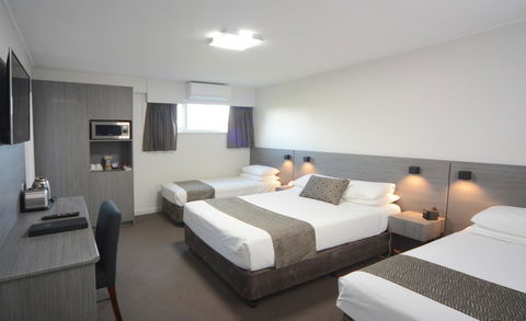 Bridge Hotel - Southport Accommodation 1