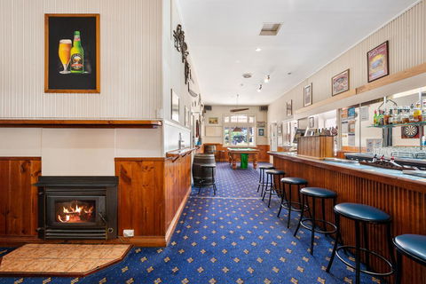 Empire Hotel Queenstown - Southport Accommodation 18