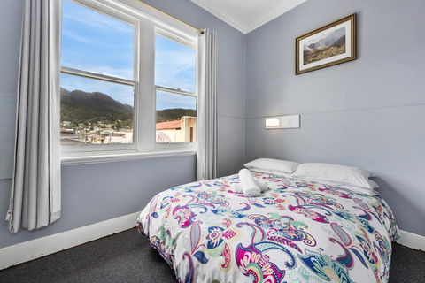Empire Hotel Queenstown - Southport Accommodation 7