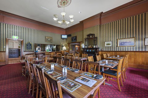 Empire Hotel Queenstown - Southport Accommodation 13