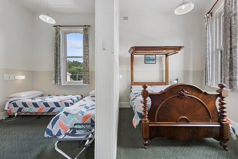 Empire Hotel Queenstown - Southport Accommodation 11