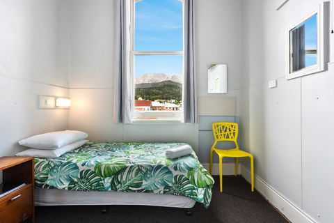 Empire Hotel Queenstown - Southport Accommodation 8