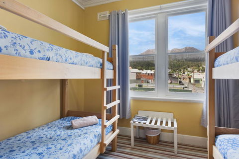 Empire Hotel Queenstown - Southport Accommodation 9