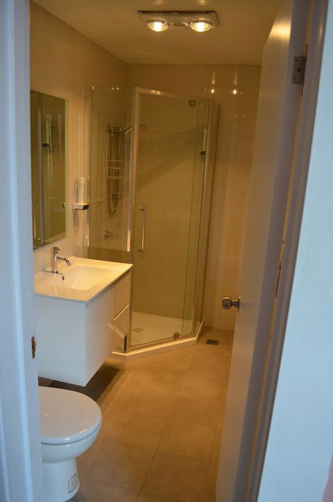 Empire Hotel Queenstown - Southport Accommodation 5