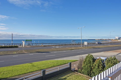 Aruba Apartments - Accommodation Southport 12