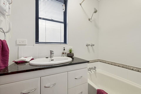 Aruba Apartments - Accommodation Southport 5