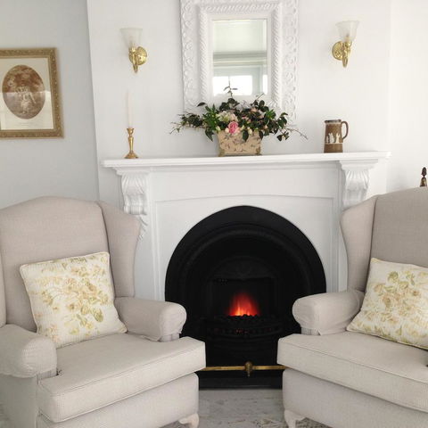 White Dove Cottage Bed And Breakfast - Southport Accommodation 1