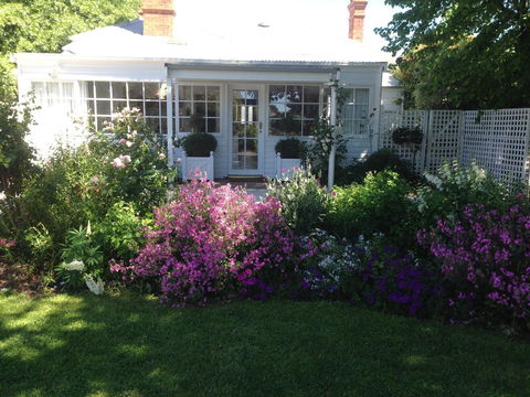 White Dove Cottage Bed And Breakfast - Southport Accommodation 12