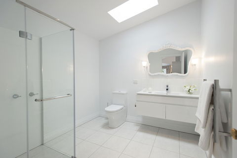 White Dove Cottage Bed And Breakfast - Southport Accommodation 4