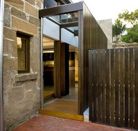 Stone Flower - Southport Accommodation