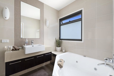 Apollo Bay Cottages - Accommodation Southport 8