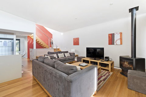 Apollo Bay Cottages - Accommodation Southport 12