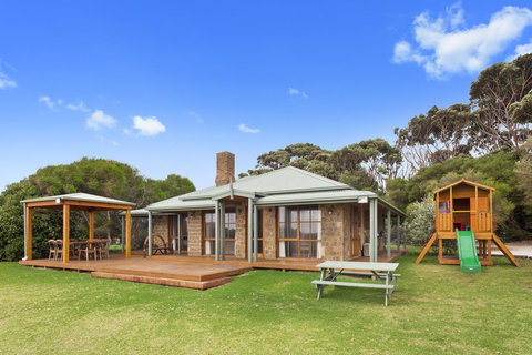 Apollo Bay Cottages - Accommodation Southport 0