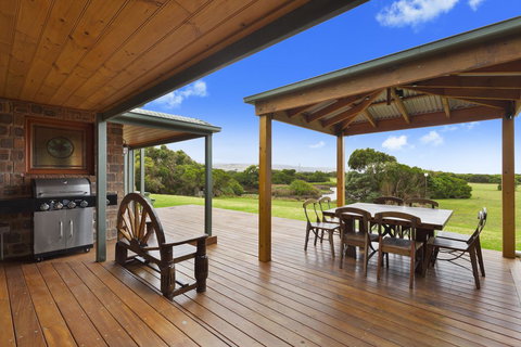 Apollo Bay Cottages - Accommodation Southport 4