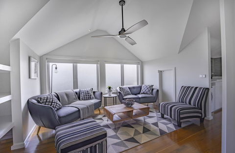 Bayview Loft - Southport Accommodation 1