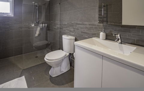 Bayview Loft - Southport Accommodation 8