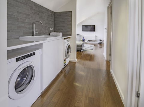 Bayview Loft - Southport Accommodation 5