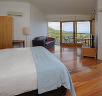 Chris's Beacon Point Restaurant  Villas - Southport Accommodation
