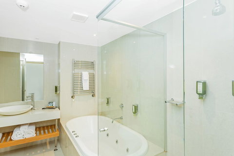 Deep Blue Hotel & Hot Springs - Accommodation Southport 37