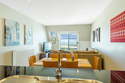 Deep Blue Hotel & Hot Springs - Accommodation Southport 44