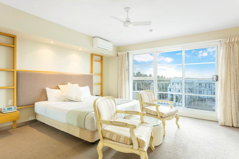 Deep Blue Hotel & Hot Springs - Accommodation Southport 11