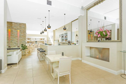 Deep Blue Hotel & Hot Springs - Accommodation Southport 22