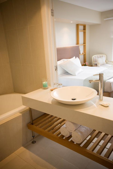 Deep Blue Hotel & Hot Springs - Accommodation Southport 38