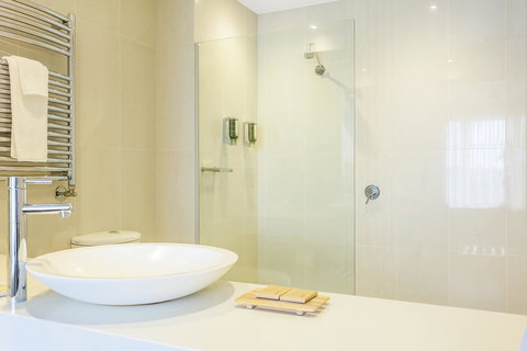 Deep Blue Hotel & Hot Springs - Accommodation Southport 10