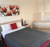 Beachcomber Motel  Apartments - Southport Accommodation