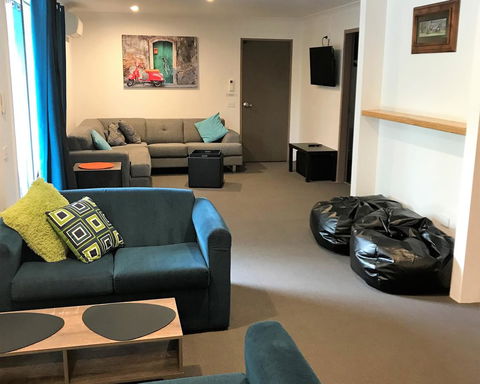 Snow View Holiday Units - Southport Accommodation 12