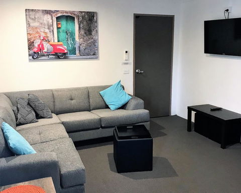 Snow View Holiday Units - Southport Accommodation 13